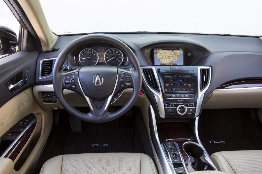 Торпедо Acura TLX 3.5L V6 SH-AWD 2015 года  (фото 28 из 91)